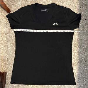 Under Armour Women's Black Short Sleeve Tee